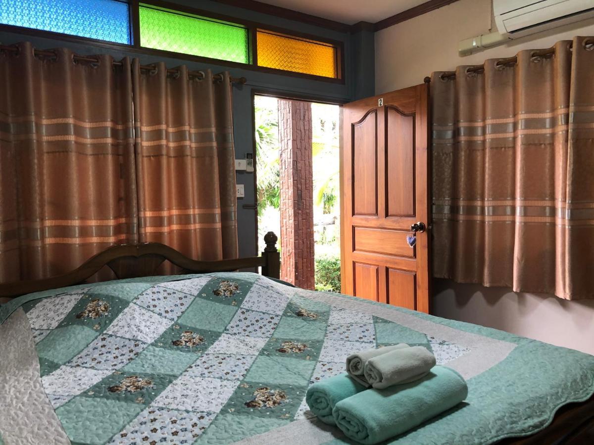 Ruen Thai Ban Rim Nam Kamphaeng Phet Ngoại thất bức ảnh