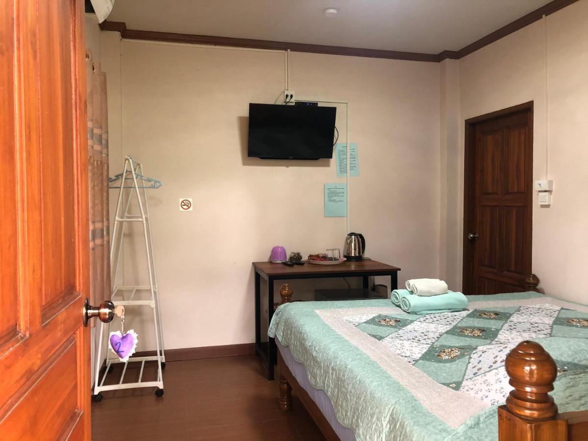 Ruen Thai Ban Rim Nam Kamphaeng Phet Ngoại thất bức ảnh
