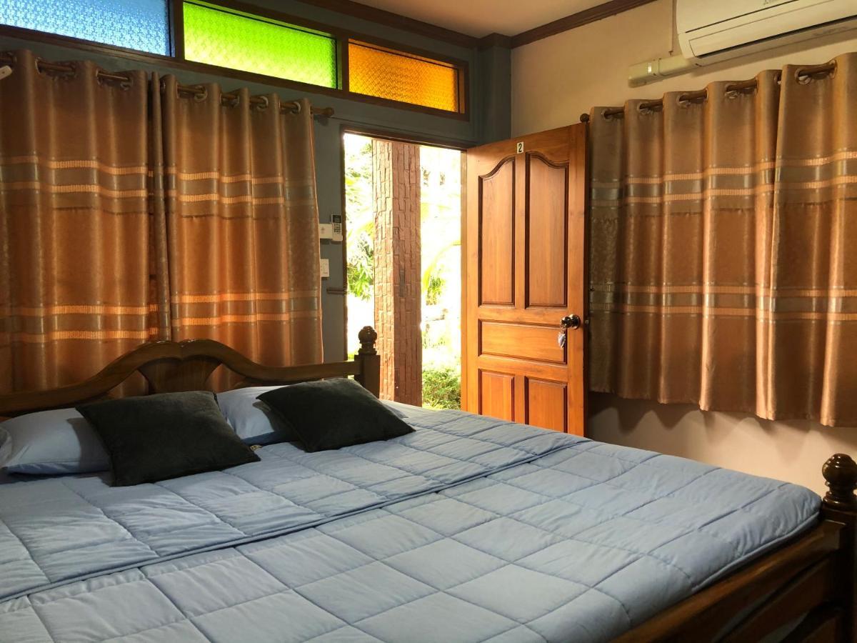 Ruen Thai Ban Rim Nam Kamphaeng Phet Ngoại thất bức ảnh