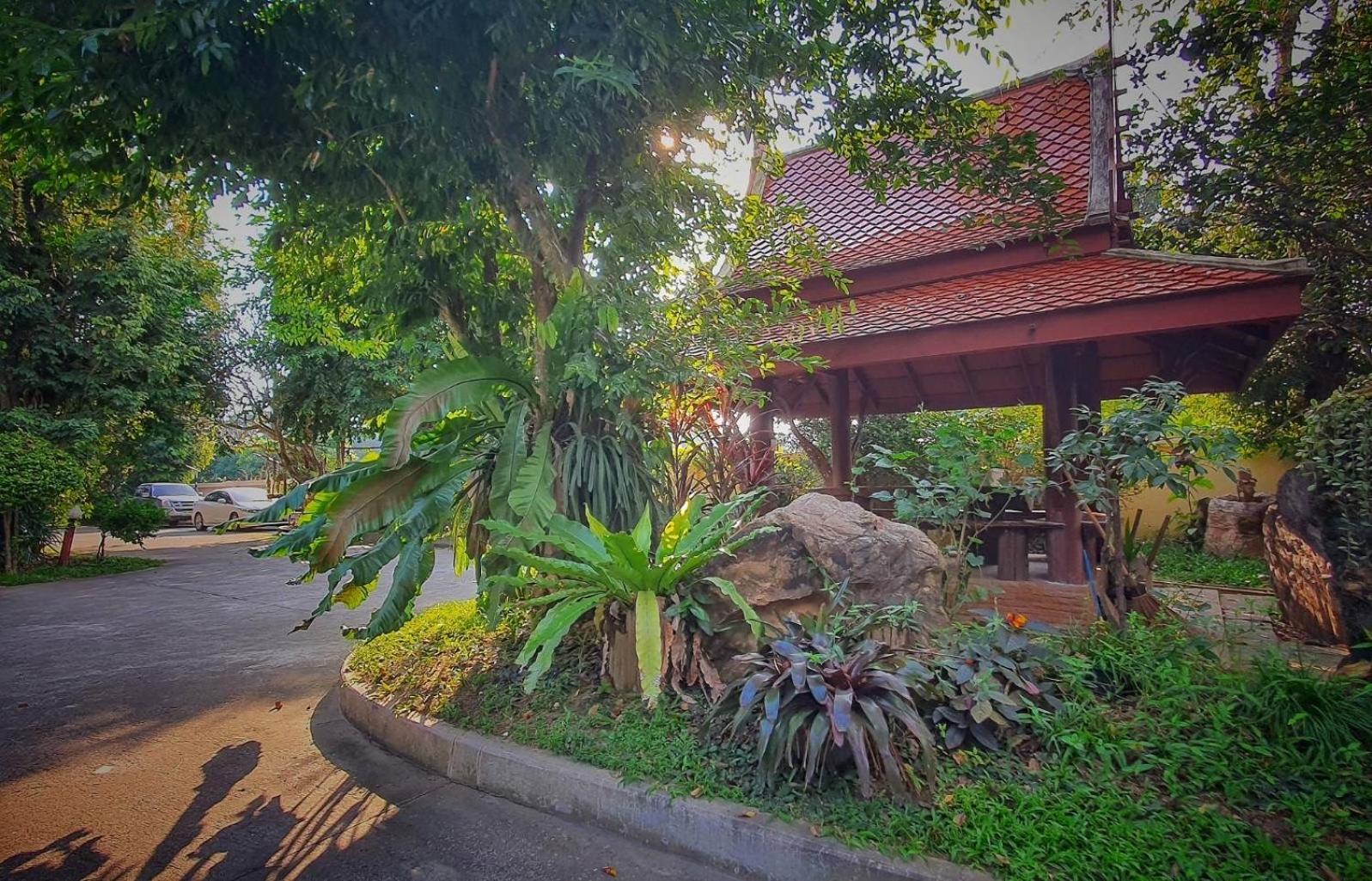 Ruen Thai Ban Rim Nam Kamphaeng Phet Ngoại thất bức ảnh