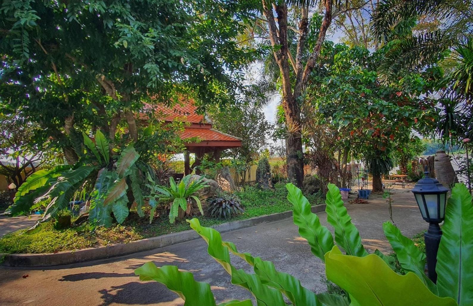 Ruen Thai Ban Rim Nam Kamphaeng Phet Ngoại thất bức ảnh