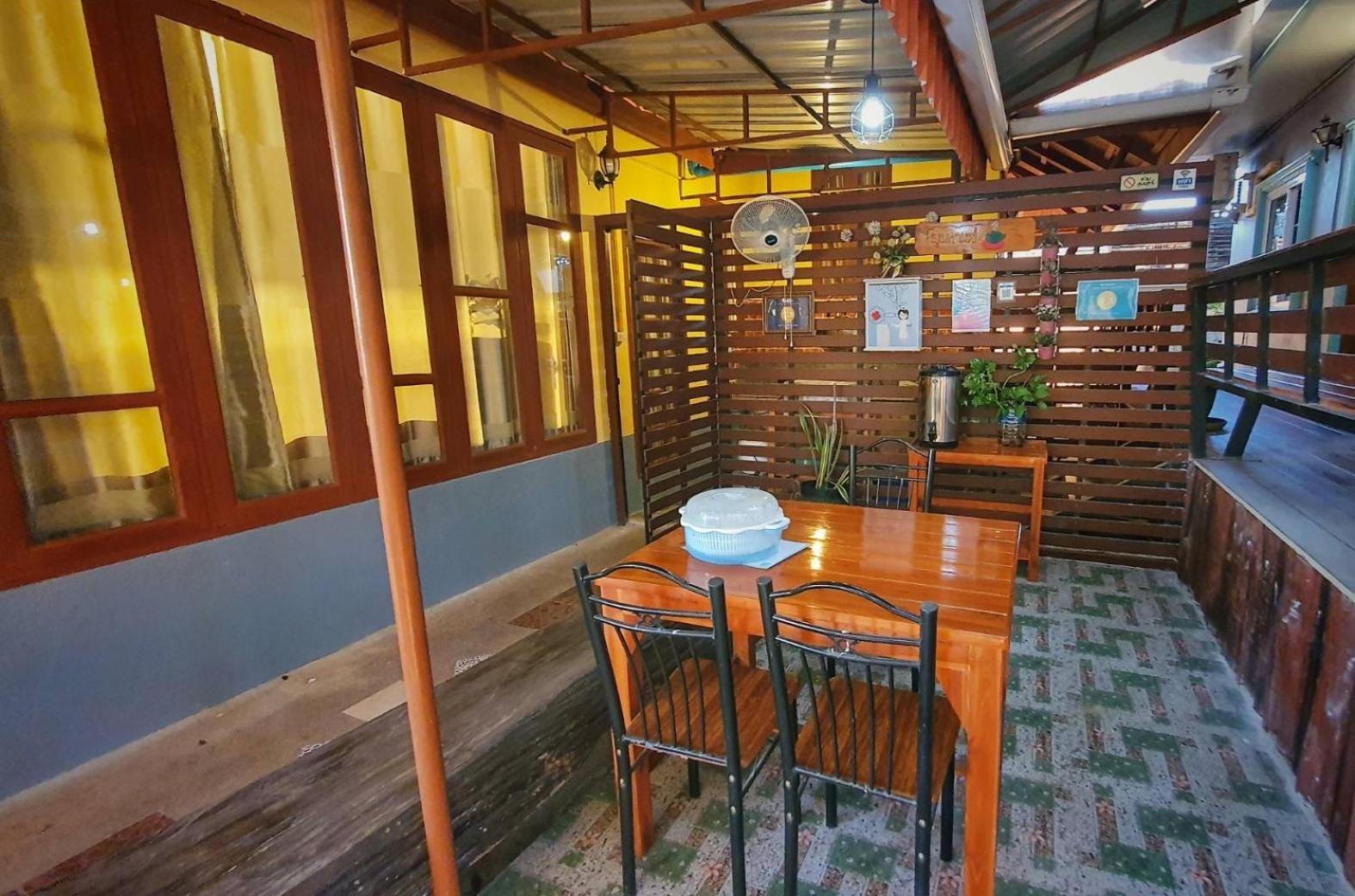 Ruen Thai Ban Rim Nam Kamphaeng Phet Ngoại thất bức ảnh