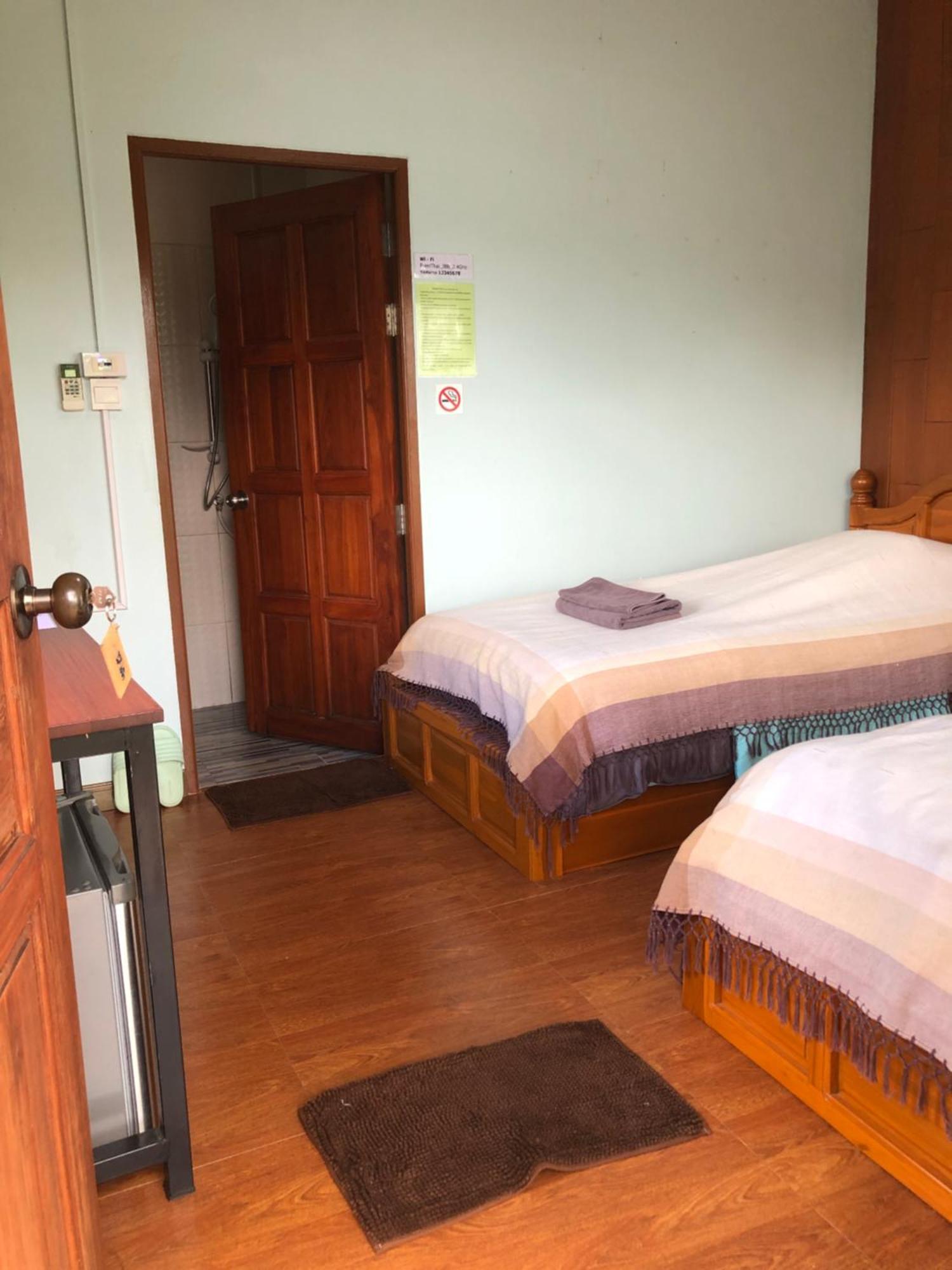 Ruen Thai Ban Rim Nam Kamphaeng Phet Ngoại thất bức ảnh
