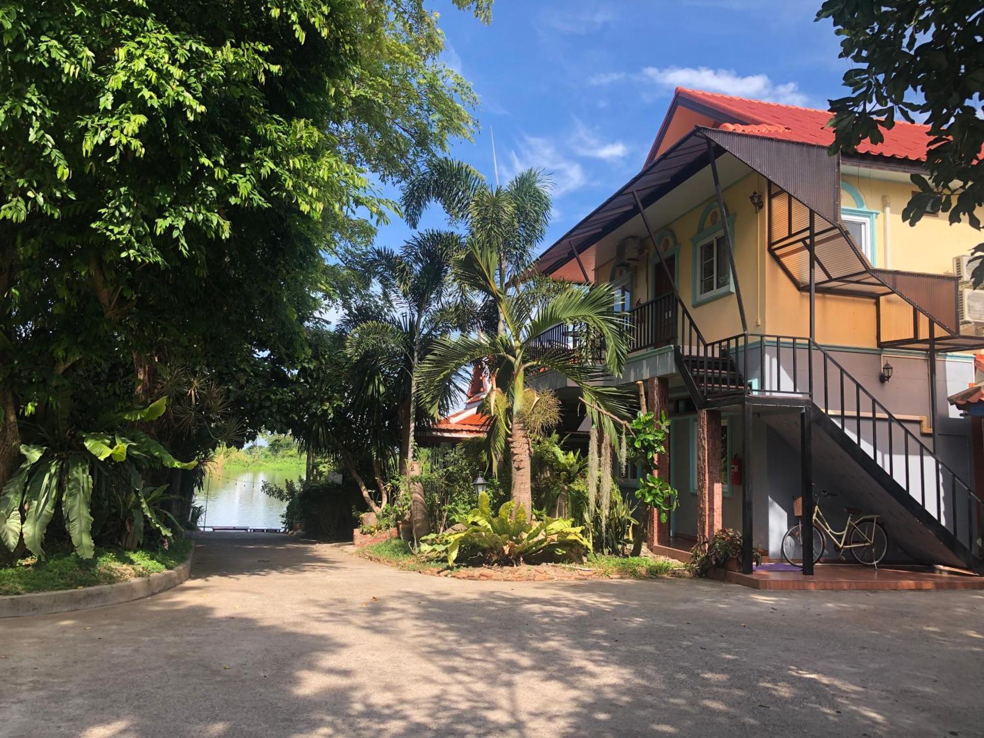 Ruen Thai Ban Rim Nam Kamphaeng Phet Ngoại thất bức ảnh