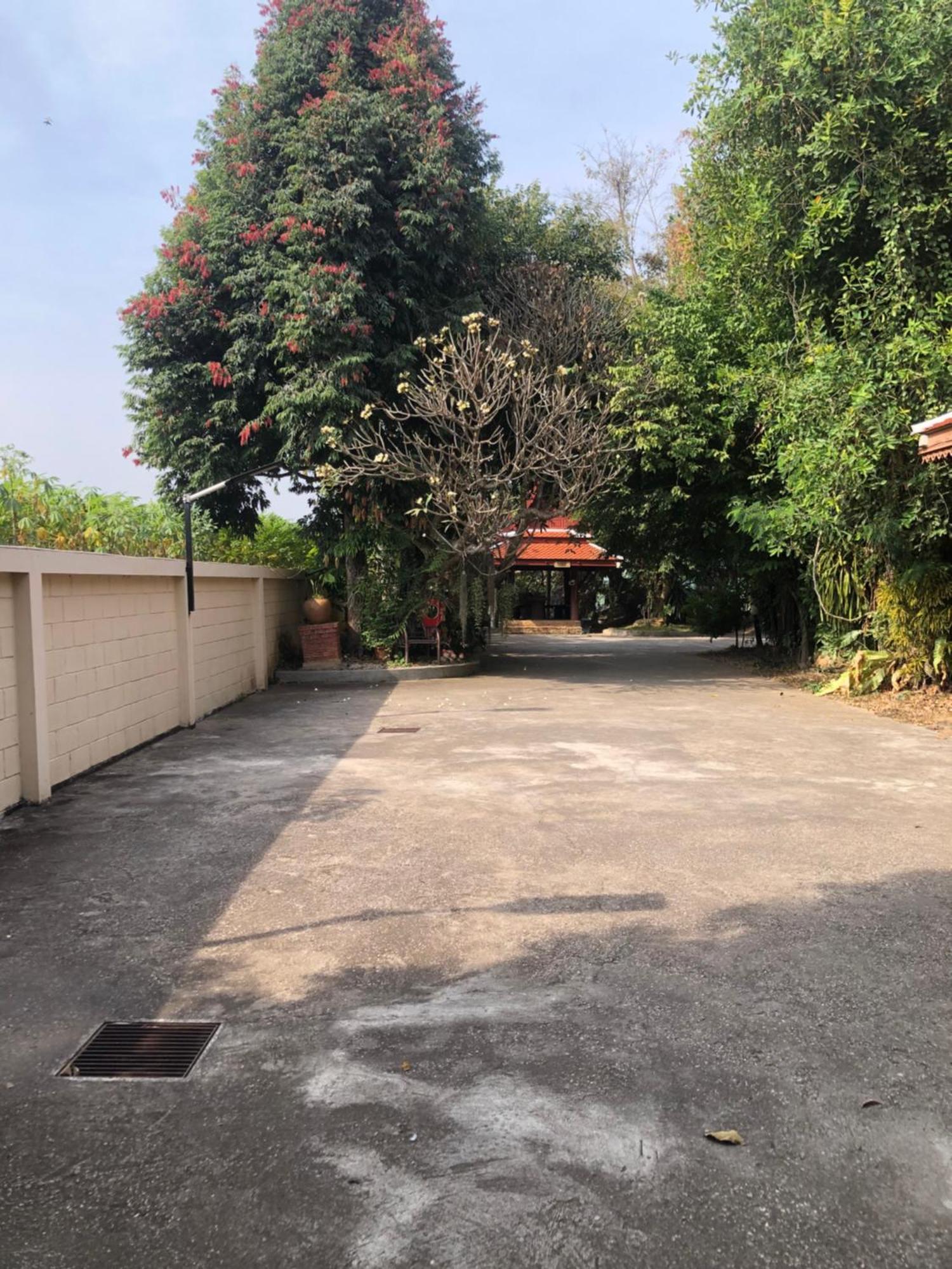 Ruen Thai Ban Rim Nam Kamphaeng Phet Ngoại thất bức ảnh