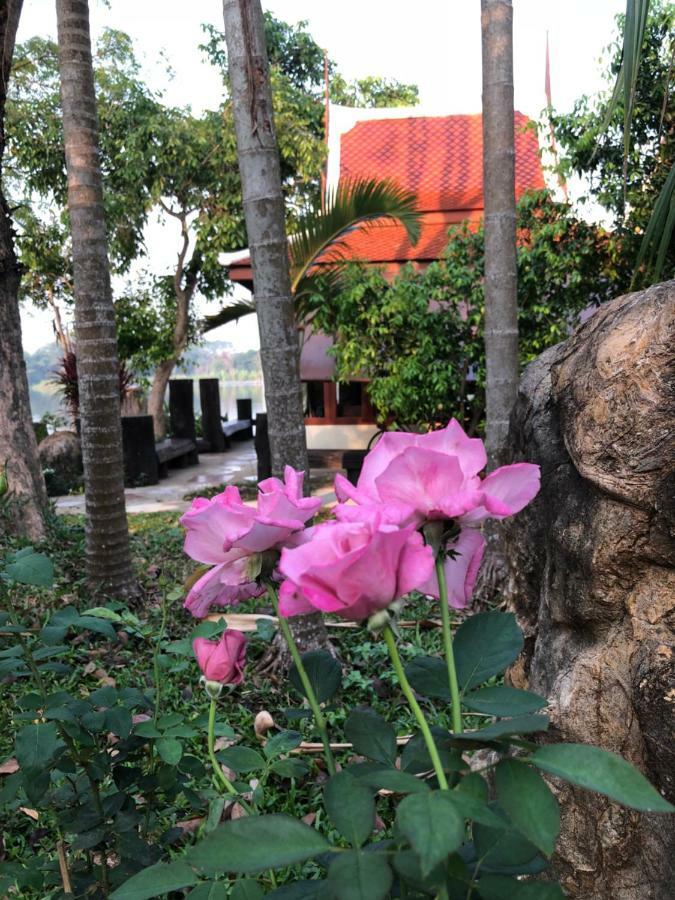Ruen Thai Ban Rim Nam Kamphaeng Phet Ngoại thất bức ảnh