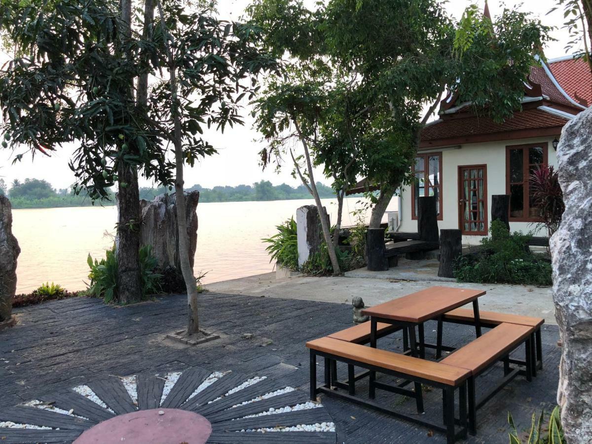 Ruen Thai Ban Rim Nam Kamphaeng Phet Ngoại thất bức ảnh
