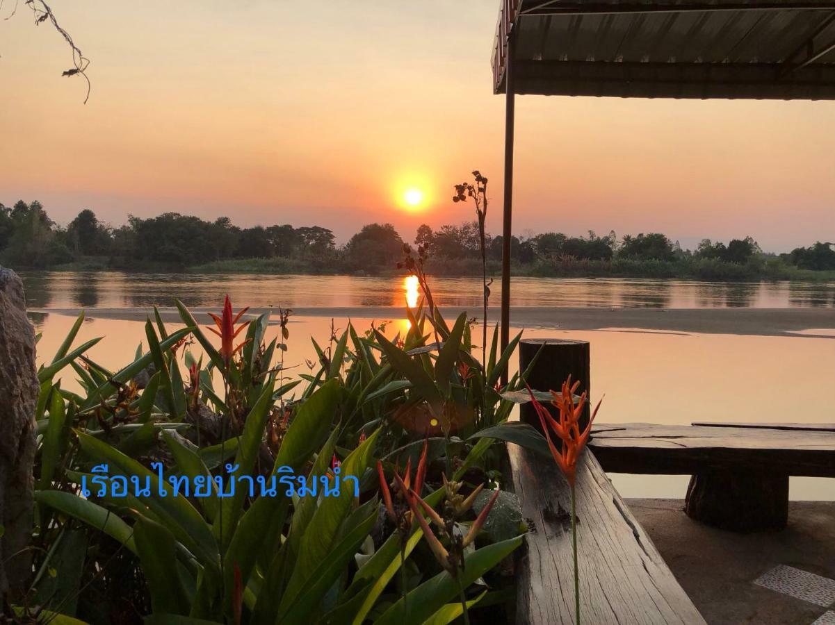 Ruen Thai Ban Rim Nam Kamphaeng Phet Ngoại thất bức ảnh
