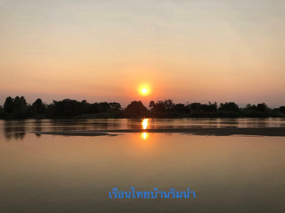 Ruen Thai Ban Rim Nam Kamphaeng Phet Ngoại thất bức ảnh