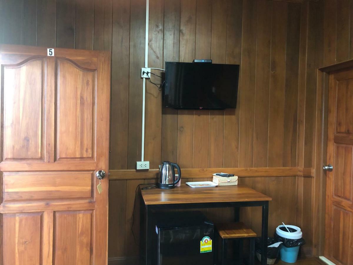 Ruen Thai Ban Rim Nam Kamphaeng Phet Ngoại thất bức ảnh