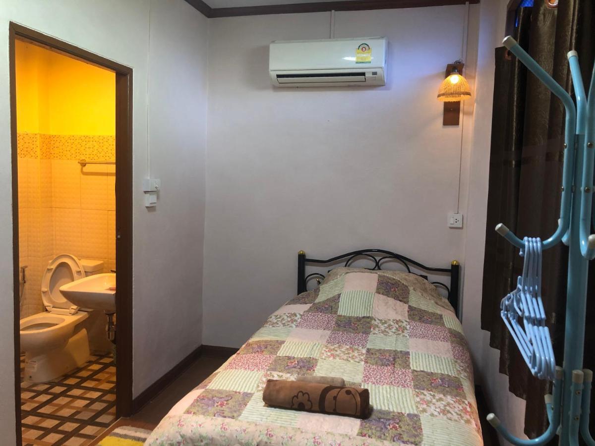 Ruen Thai Ban Rim Nam Kamphaeng Phet Ngoại thất bức ảnh