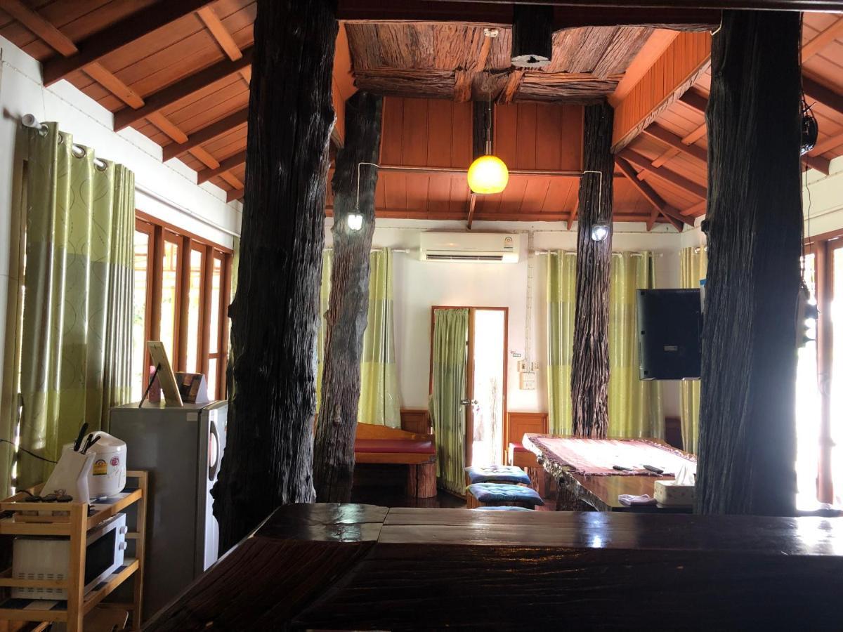 Ruen Thai Ban Rim Nam Kamphaeng Phet Ngoại thất bức ảnh